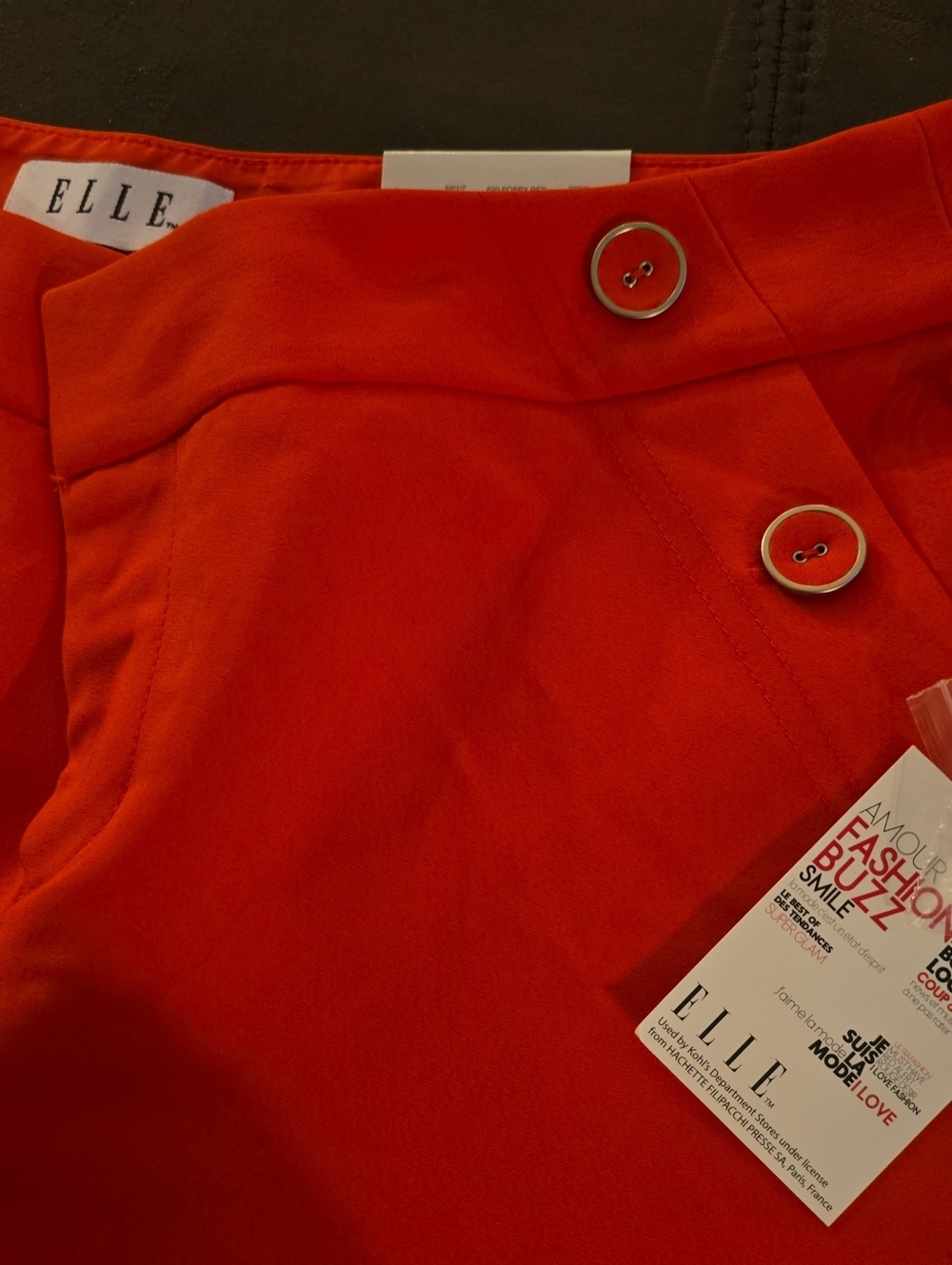 Elle Red Button-Detail Shorts SZ6